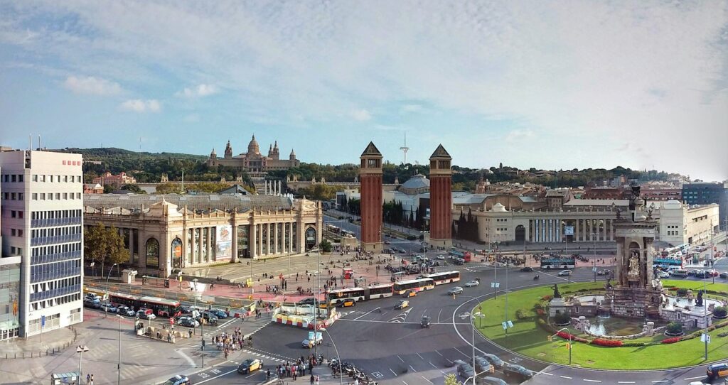 Barcelona in April: A Guide to Five Unforgettable Activities for those visiting Barcelona for the first time.